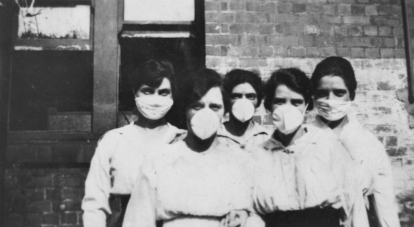 Women wearing masks in 1919.