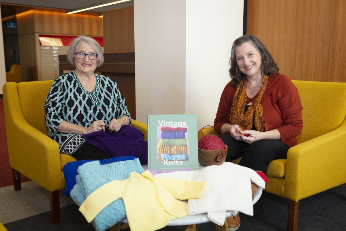 Judith Robertson and Kate Boesen knitting