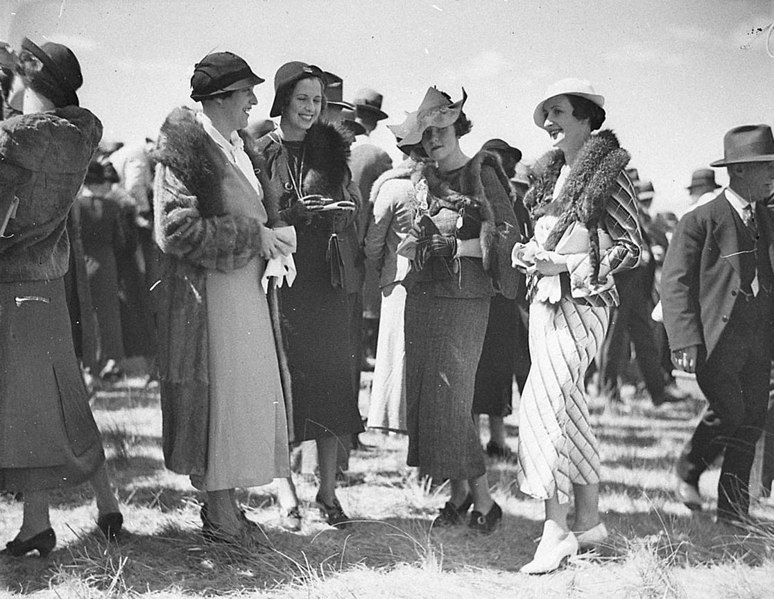 Women at the Yass picic races in 1930 