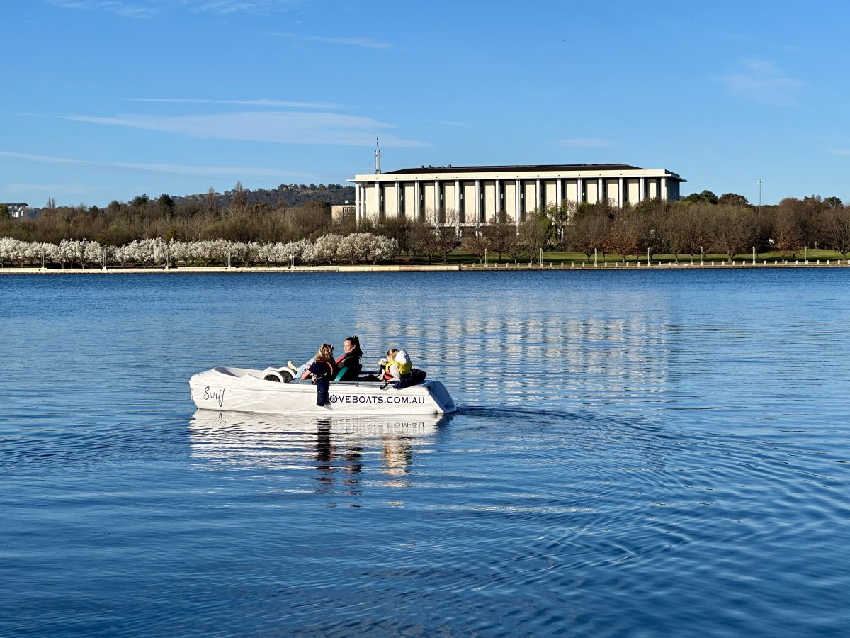 Boat on Lake Burley Griffin