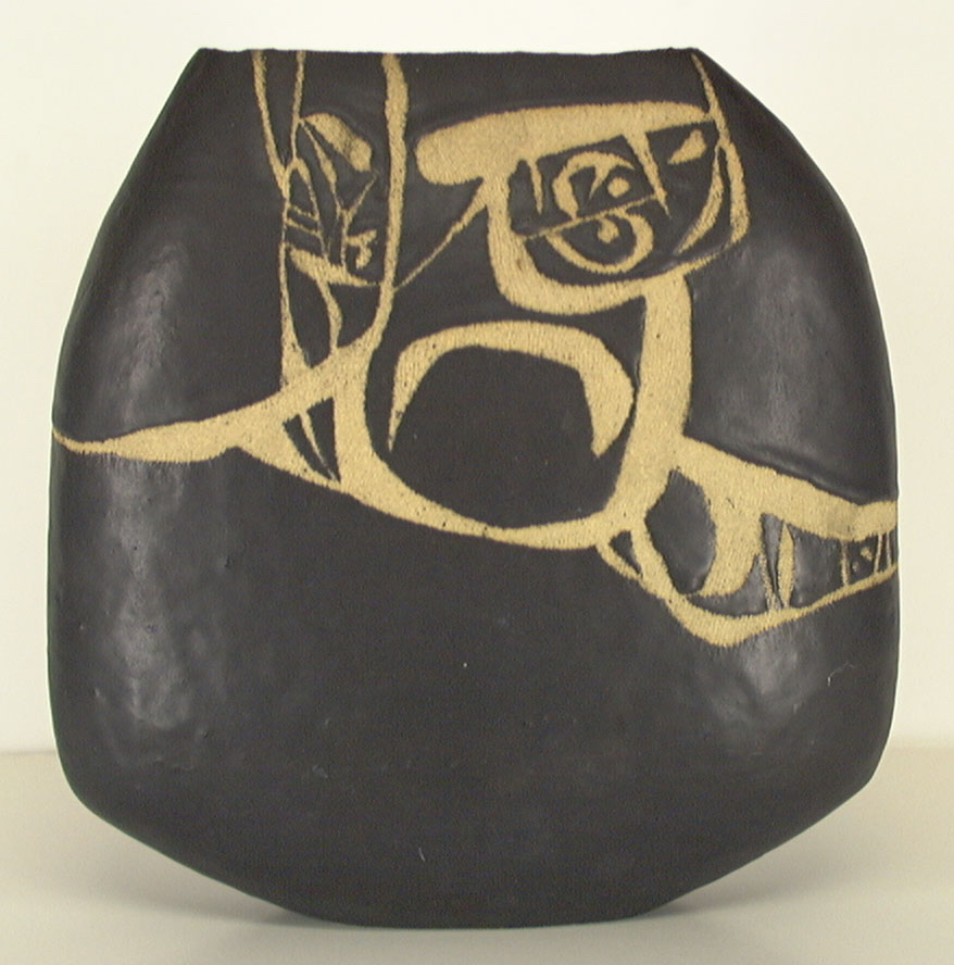 Black ceramic pot with design