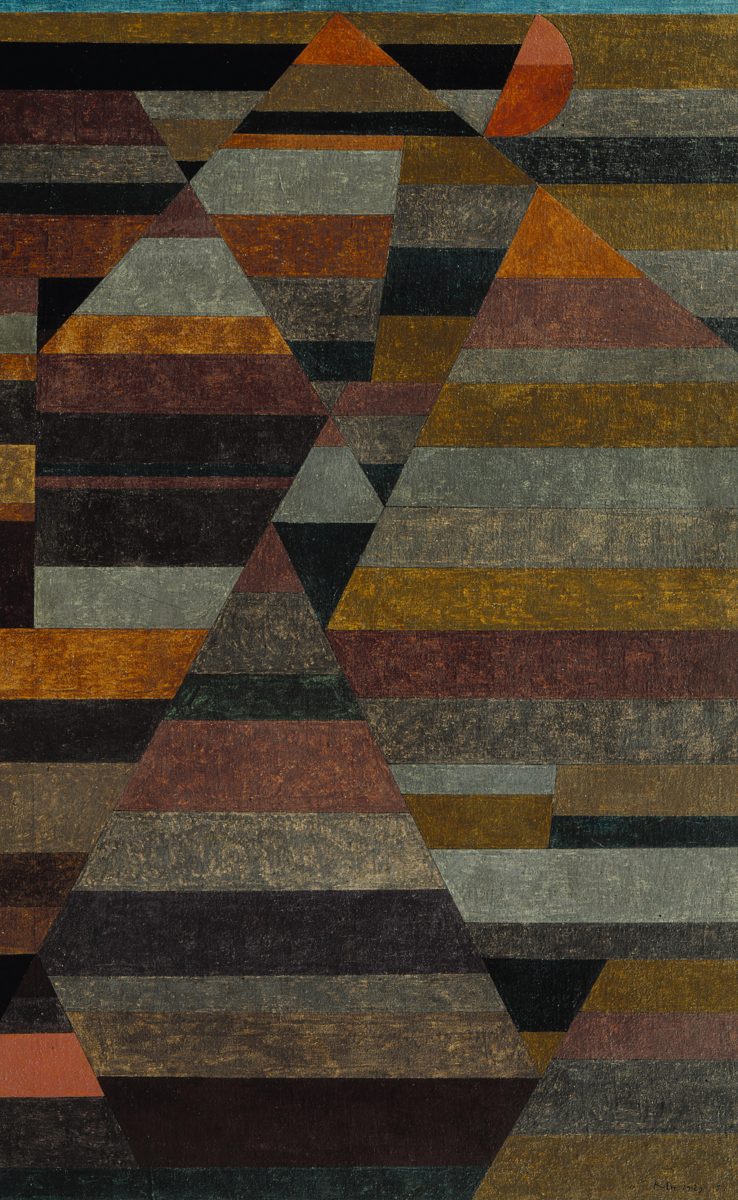 Pattern of pyramid like shapes