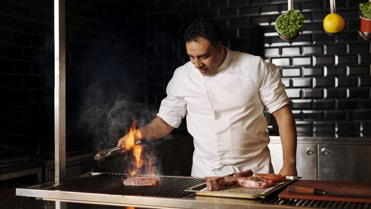 Mohamed Abdell cooking