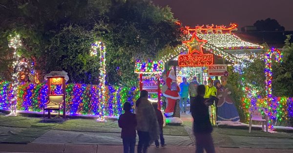Kambah's Christmas light extravaganza will stay - but this year will be your last chance to walk through