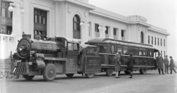 'The eighth wonder of the world' visited Canberra in 1928 - as a trackless train